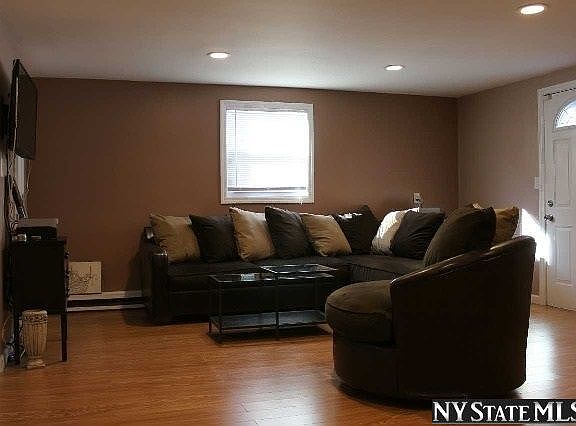 4th image of 63 Henrietta Ave