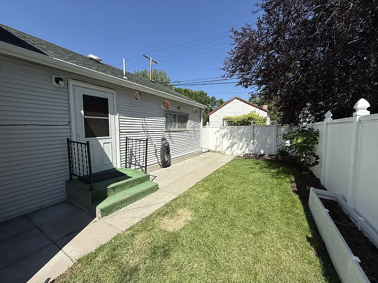 2423 Pine St #1 — Photo 5