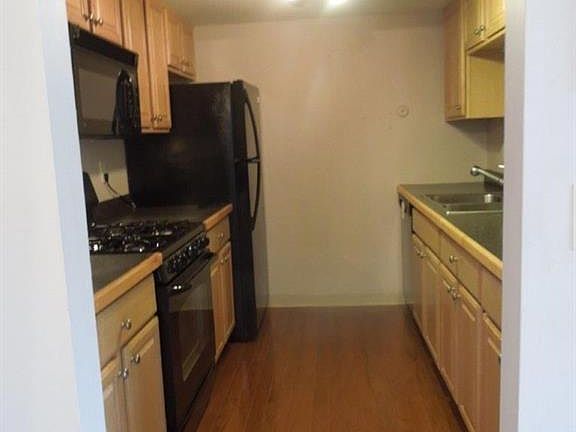 5th image of 1145 1/2 Hartford Ave APT 7B