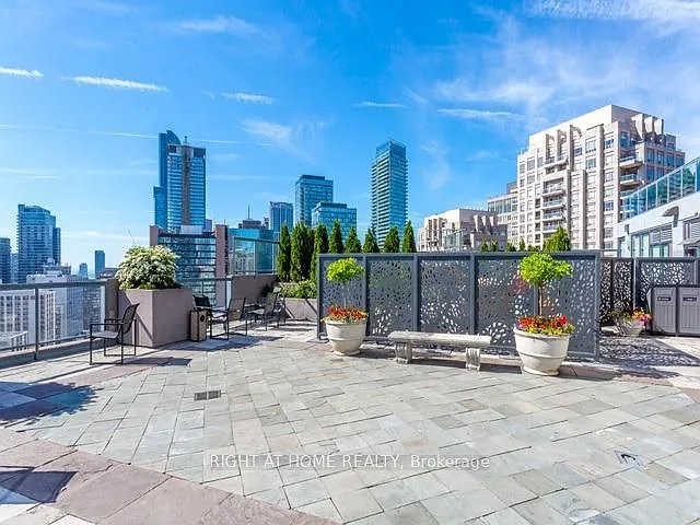 24 Wellesley St W #1113 — Photo 37