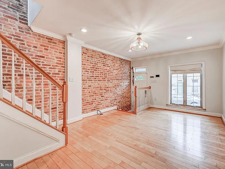 145 N Streeper St — Photo 6