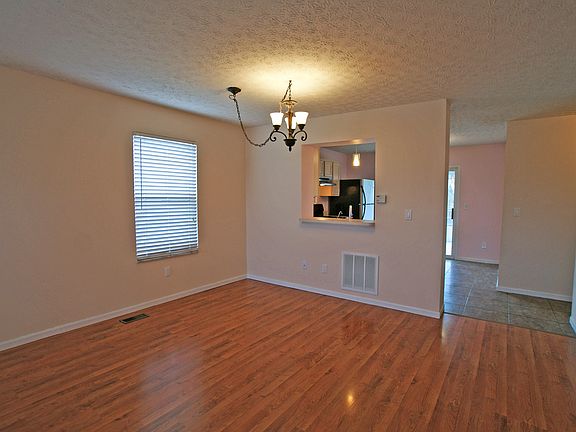 3rd image of 1400 Mill Park Dr