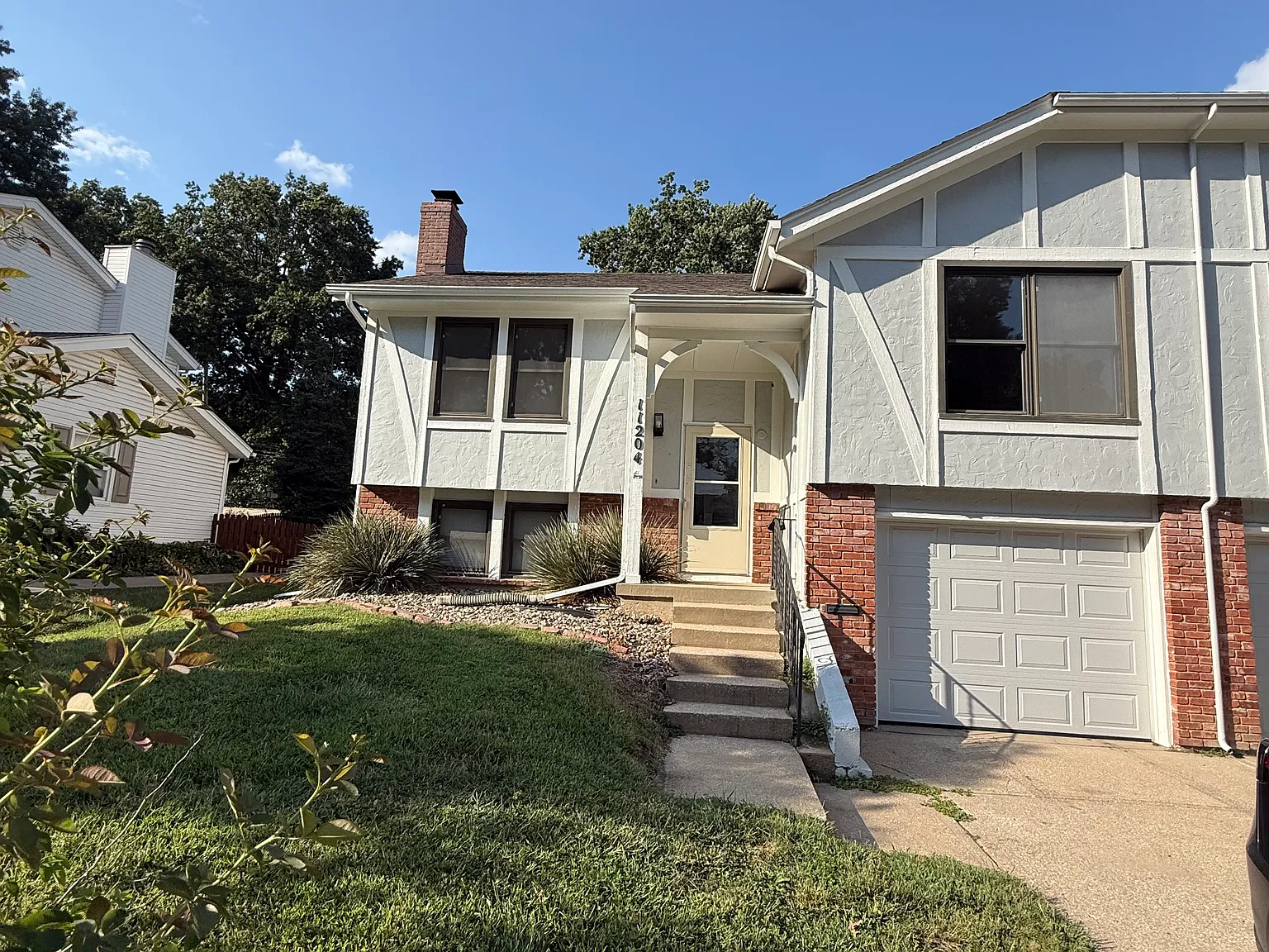 3 bed, 1600 sqft, $1,800 — Photo 2