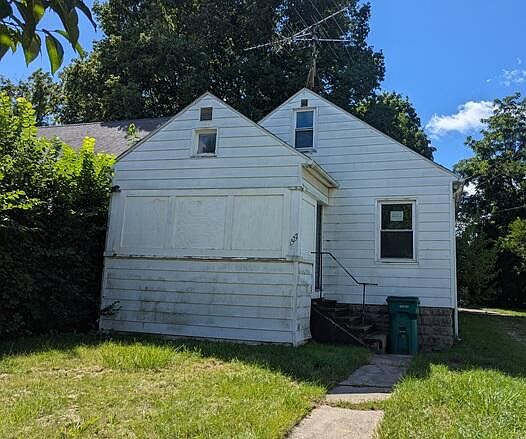 1st image of 1527 Robertson Ave