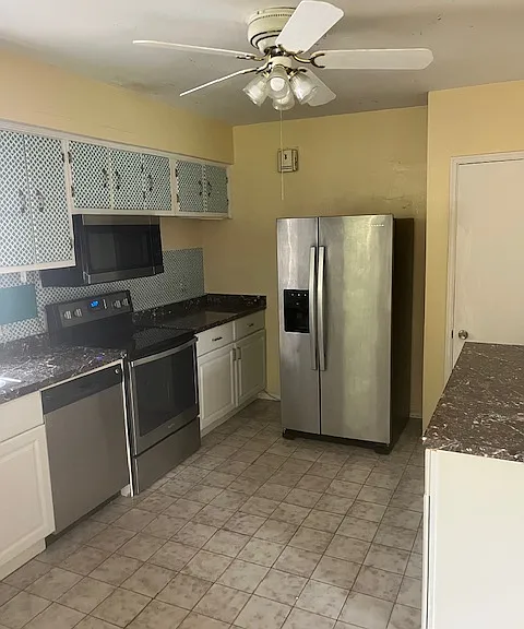 966 SW 10th St — Photo 8