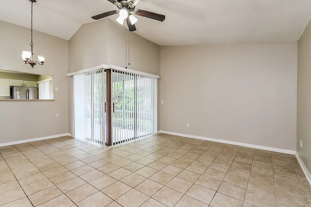 3 bed, 2.0 bath, 1189 sqft, $2,350 — Photo 4