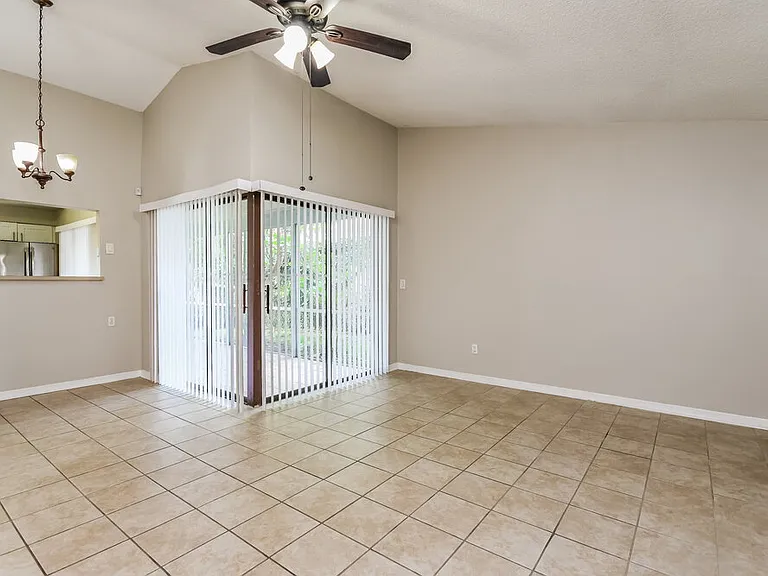 11389 Darlington Dr — Photo 4