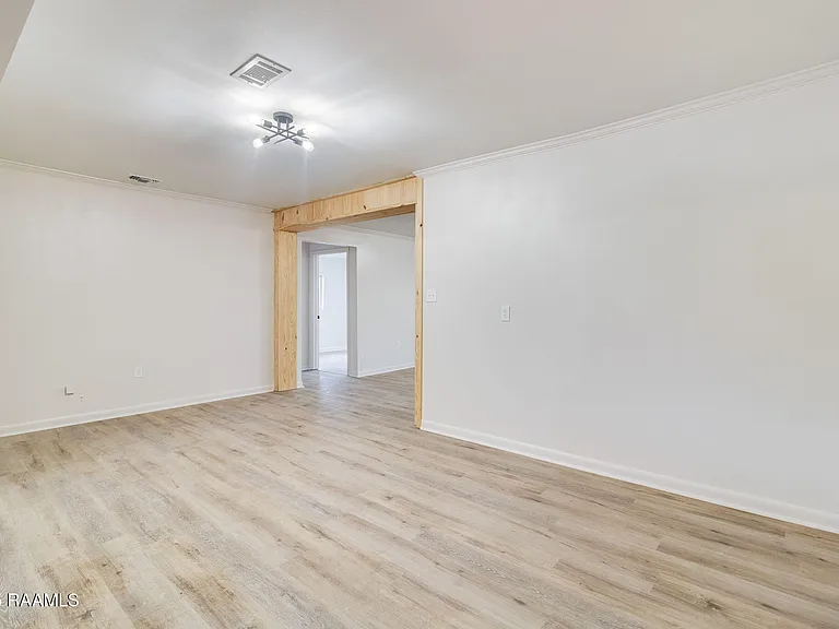 105 Brockton Dr — Photo 3