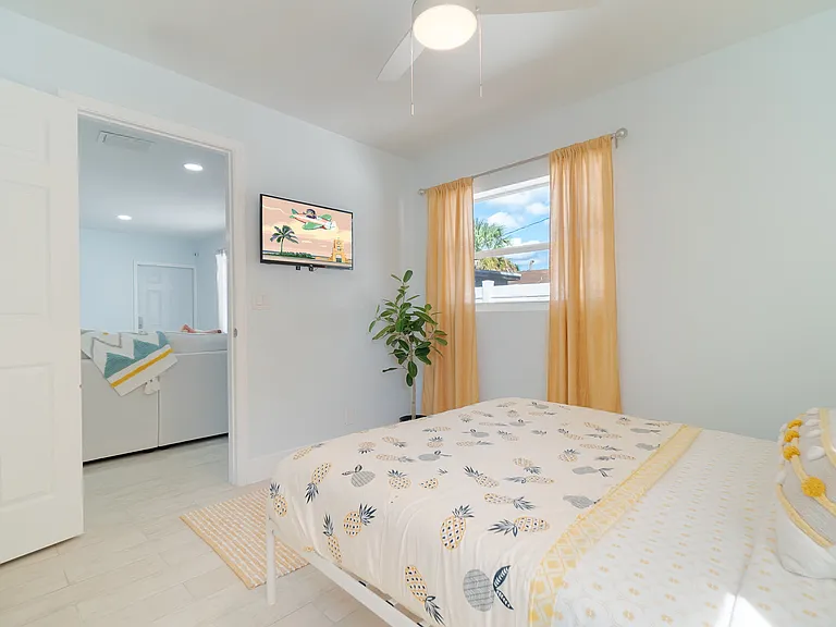 1332 Longwood St #2 — Photo 16