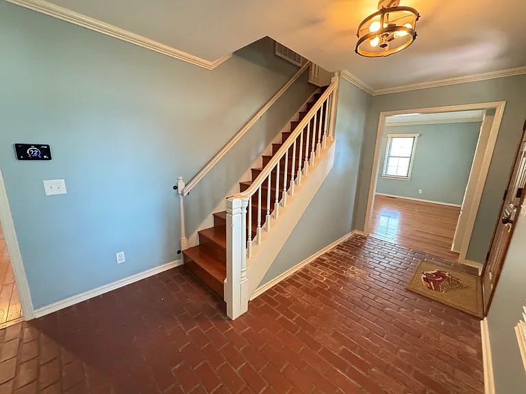 425 E Seneca St — Photo 8