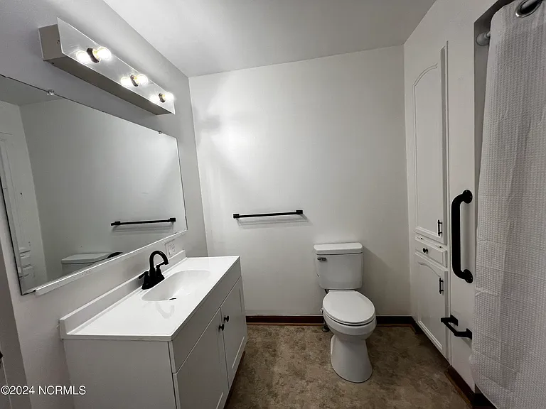 1221 Riverside Ave #204 — Photo 7