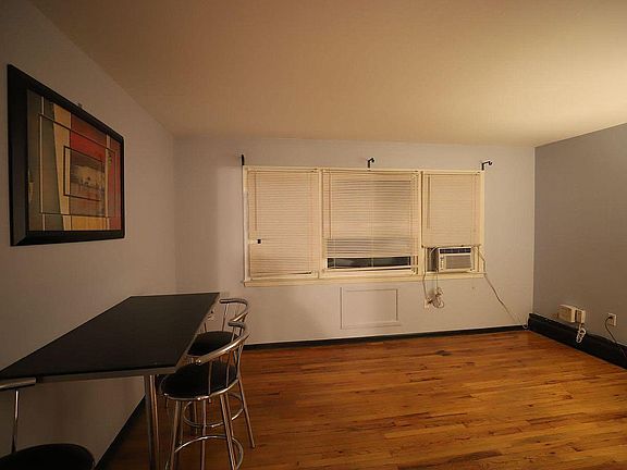 3rd image of 28 Tudor St #1