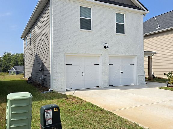 3rd image of 205 River Meadow Dr