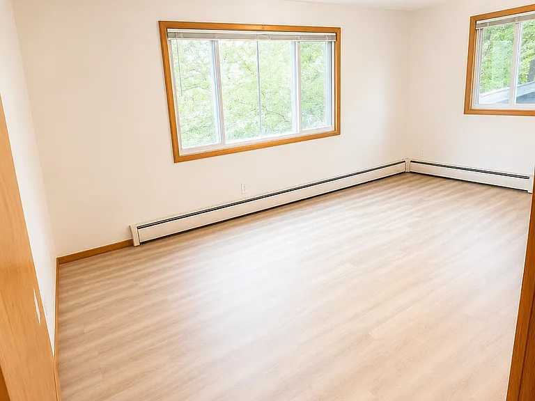 2105 Lake Point Dr — Photo 10