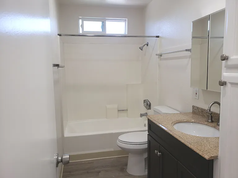 1261 Victor St #10 — Photo 20