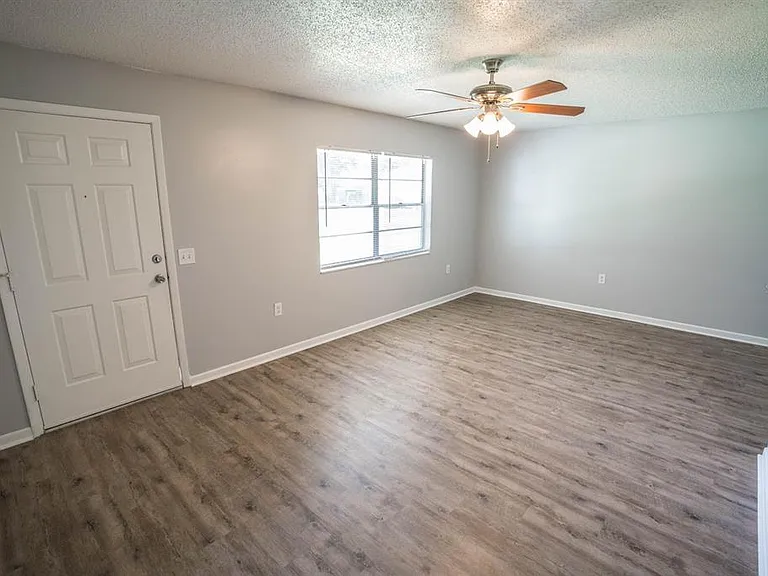 6913 Mathers Ln — Photo 11