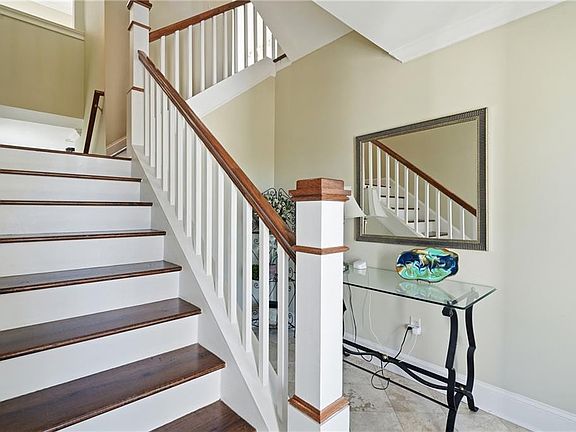 5th image of 114 Riverfront Cir