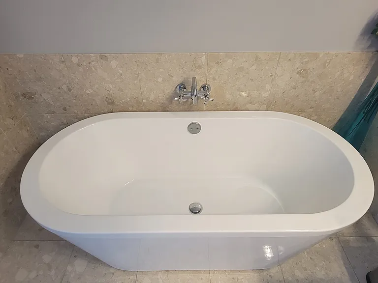 Master bath soaking tub