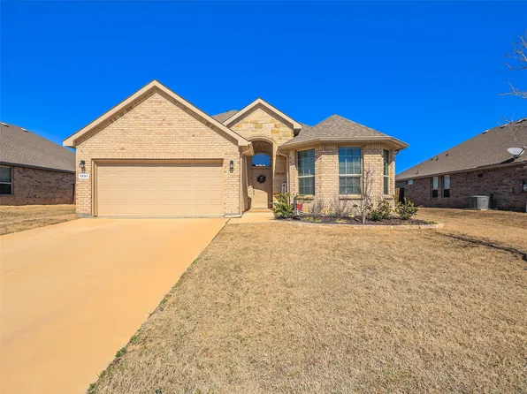 1331 Madeline Ln, Krum, TX 76249