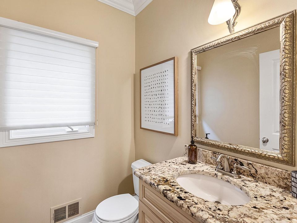1257 Davis Ave, photo 18