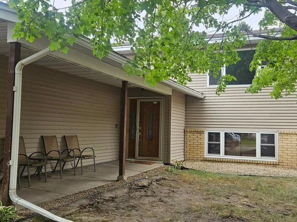 7040 71st Ave N, Brooklyn Park, MN 55428