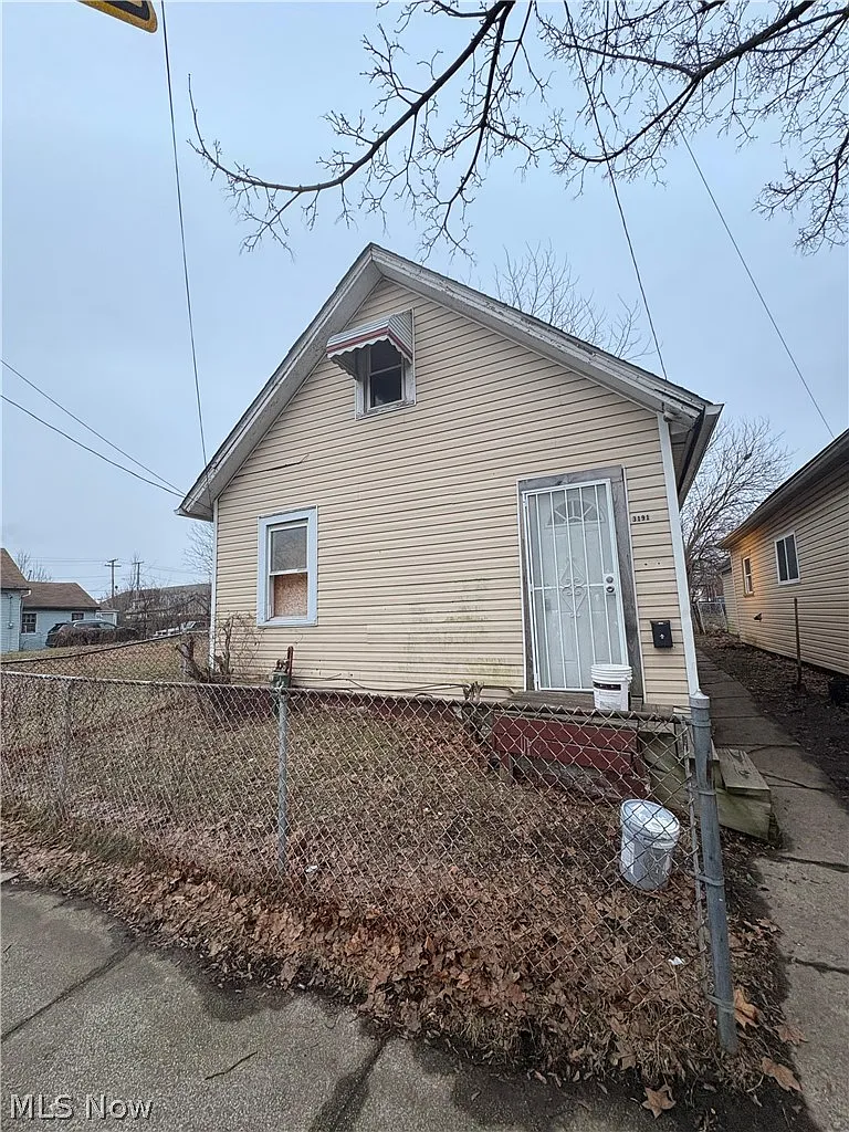 3191 W 61st St photo 1