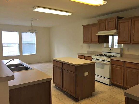 5th image of 216 Matlock Meadow Dr
