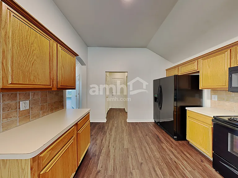 1004 Courtside Dr — Photo 3