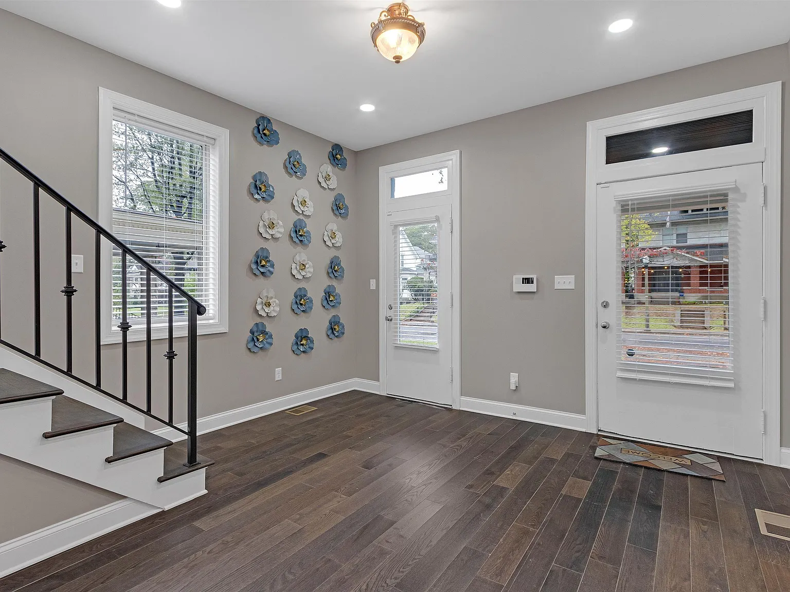 4 bed, 4.5 bath, 4000 sqft, $875 — Photo 4