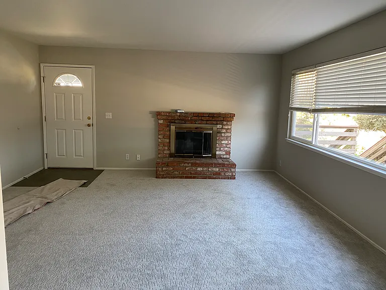 1091 Banyan Way — Photo 3