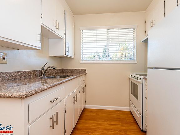 3rd image of 694 Grand Coulee Ave APT 5