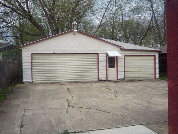 3rd image of 114 Bouquet Ave