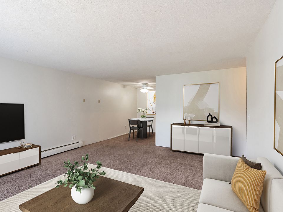 Coon Rapids, MN Robinwood Apartments | Living