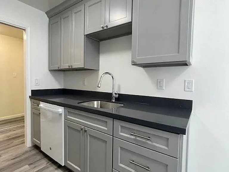 Newly remodeled 2 Bedroom 1 Bath, in the Gourmet Ghetto Area. — Photo 6