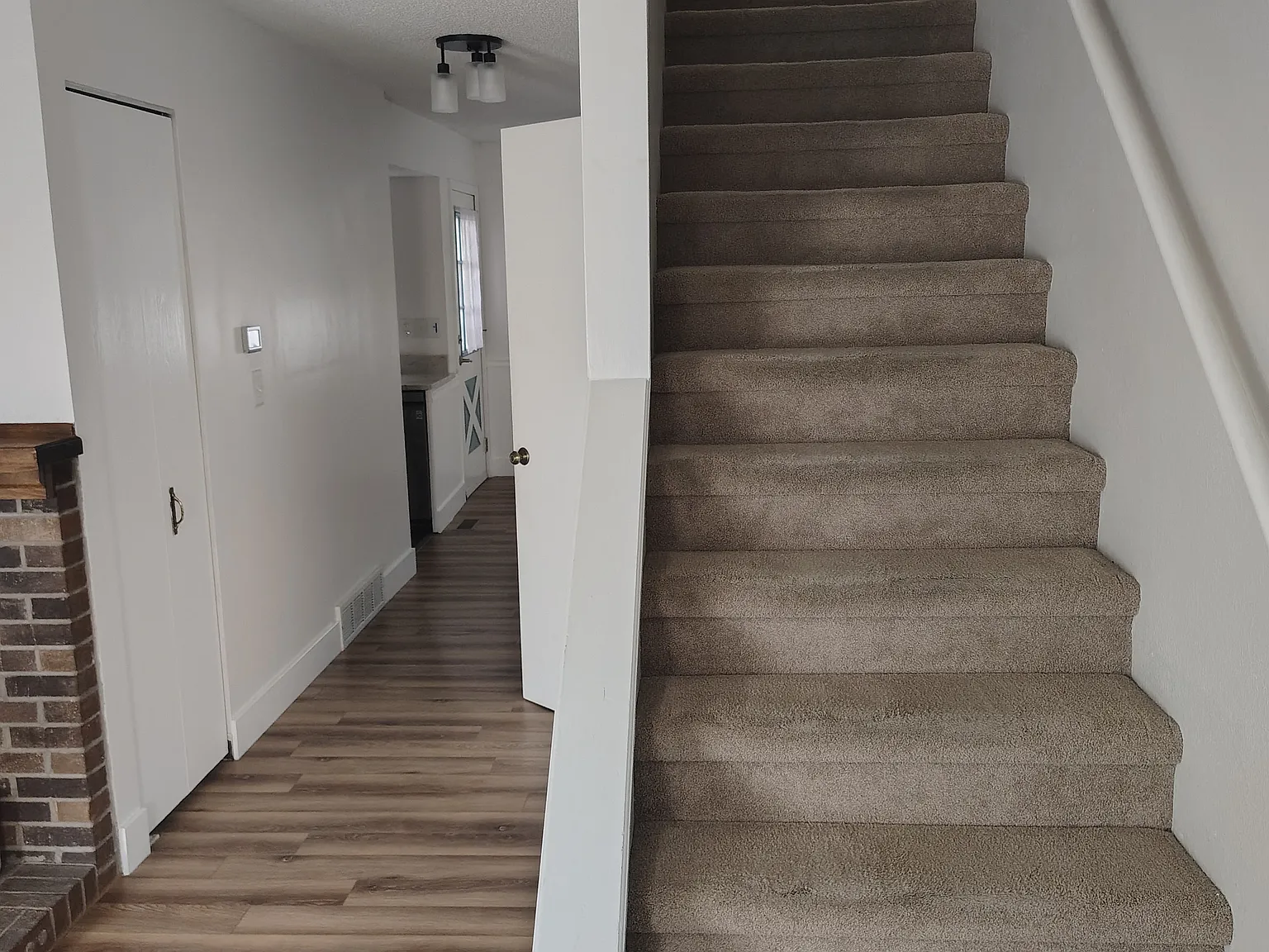 2 bed, 1.5 bath, 992 sqft, $1,795 — Photo 2