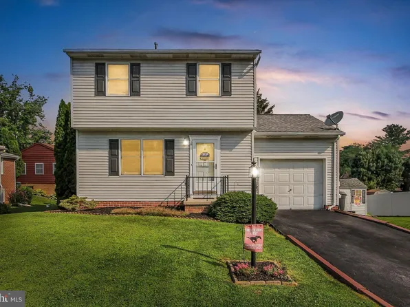 48 Brewster St, Hanover, PA 17331