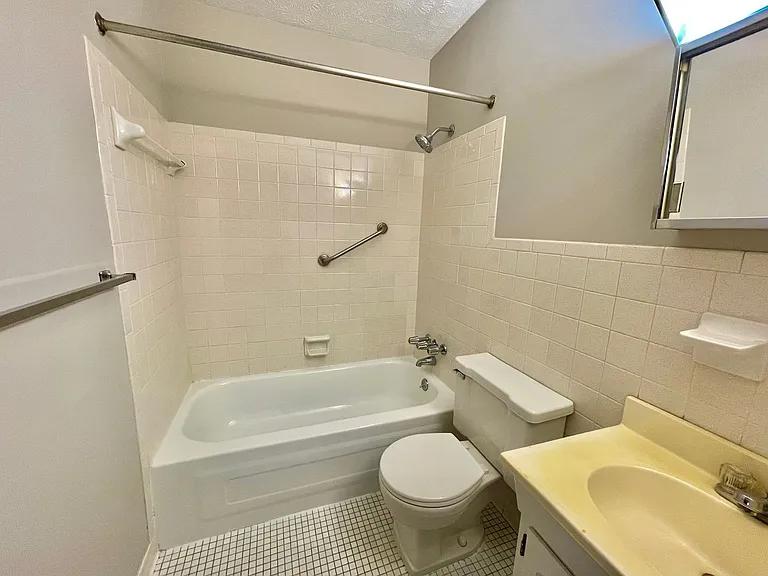 4126 W 8th St #4 — Photo 7