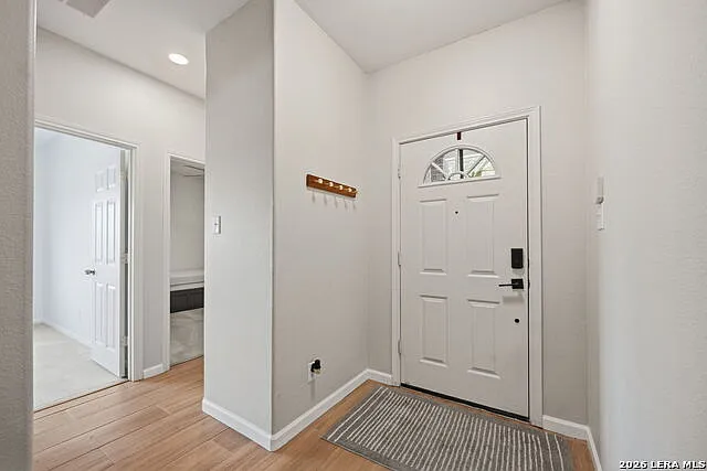 3 bed, 2.0 bath, 1528 sqft, $2,000 — Photo 4