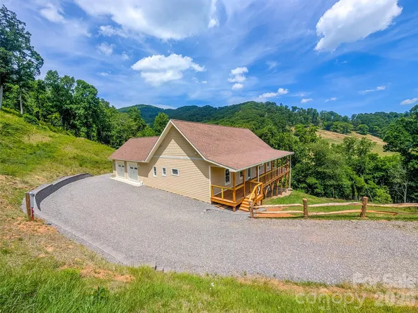 338 Majestic Mountain Dr, Burnsville, NC 28714