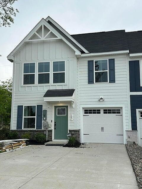1st image of 107 Oxbow Dr