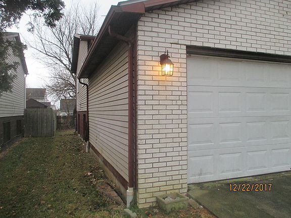 3rd image of 2849 Palisades Ave