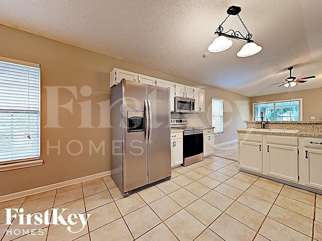 4 bed, 2.0 bath, 1761 sqft, $2,445 — Photo 4