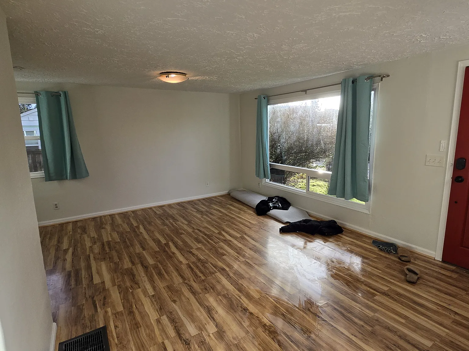 3 bed, 1260 sqft, $2,800 — Photo 2