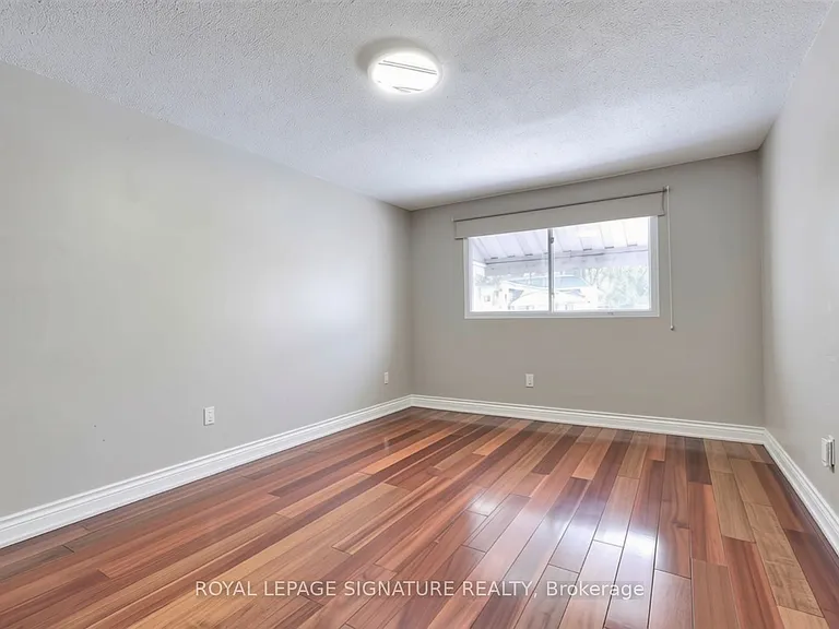 74 Deanscroft Sq — Photo 10