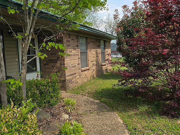 5th image of 825 Wade Cir