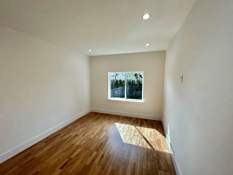 1379 Revere Ave #B — Photo 27