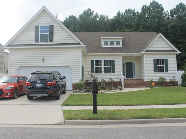 717 Creekwood Dr, Chesapeake, VA 23323