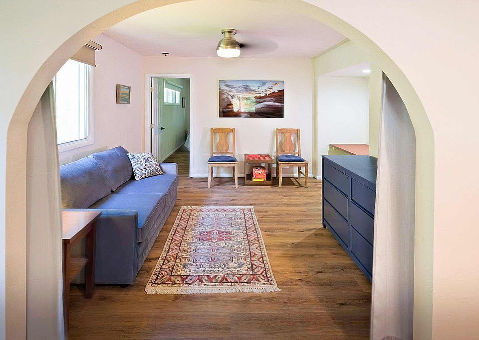 Entry to den/office