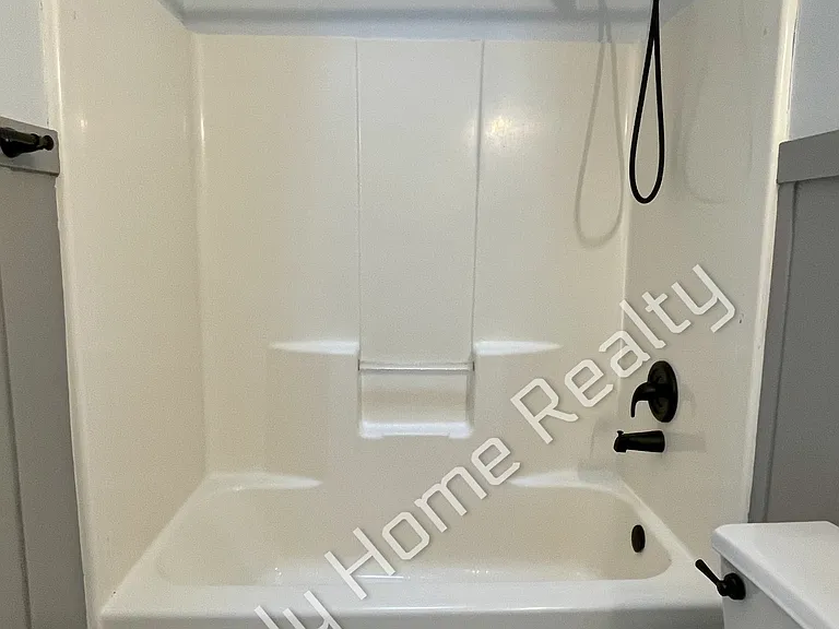 9807 Greenleaf Loop SE — Photo 11