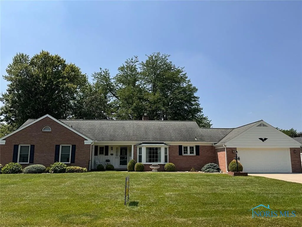 1006 Fairlawn Dr photo 1